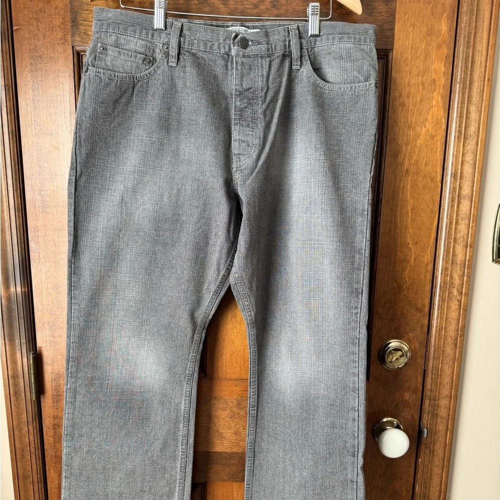NWT Express Low Rise/Straight Leg Gray Denim Jeans 36x30
